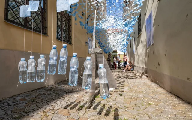 Jihlava má výstavu pod širým nebem. Vodní kaple je míněna jako prosba za vodu