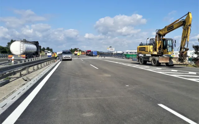 Dálniční most u Bíteše řidiči otestují už v pondělí. Nyní se dělají dokončovací práce