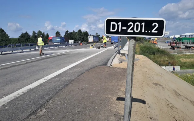 Dálniční most u Bíteše řidiči otestují už v pondělí. Nyní se dělají dokončovací práce
