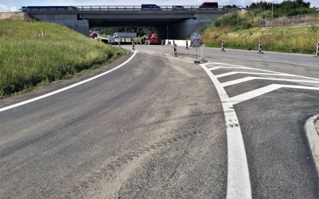 Dálniční most u Bíteše řidiči otestují už v pondělí. Nyní se dělají dokončovací práce