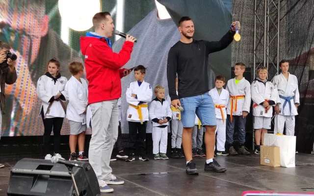 Náměstí ve zlatém lesku. Jihlava vítala dvojnásobného olympijského vítěze Lukáše Krpálka