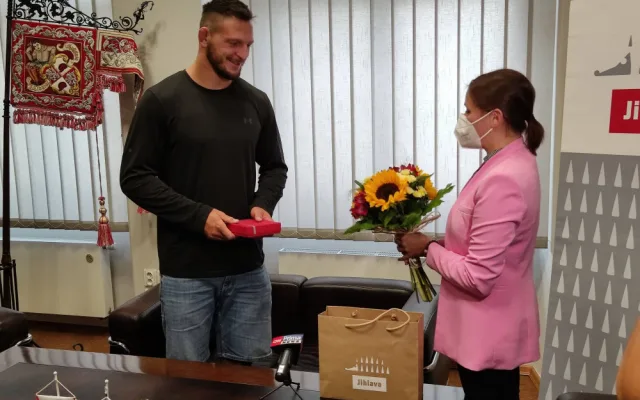 Náměstí ve zlatém lesku. Jihlava vítala dvojnásobného olympijského vítěze Lukáše Krpálka