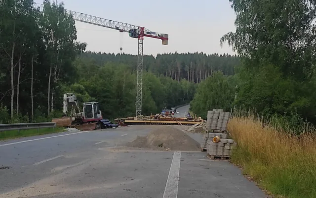 Rekonstrukce mostu na silnici II/602 pokročila. Podívejte se, jak to na místě vypadá