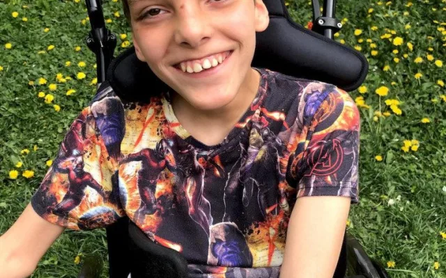Pomůžete? Ondra, jehož chytrý mozek je kvůli přidušení uvězněn v neposlušném těle, potřebuje vozík
