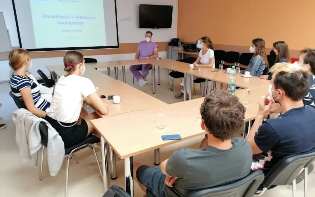 Pelhřimovská nemocnice má za sebou první kemp mediků. Prostředí je pro práci důležité, říká jedna z účastnic