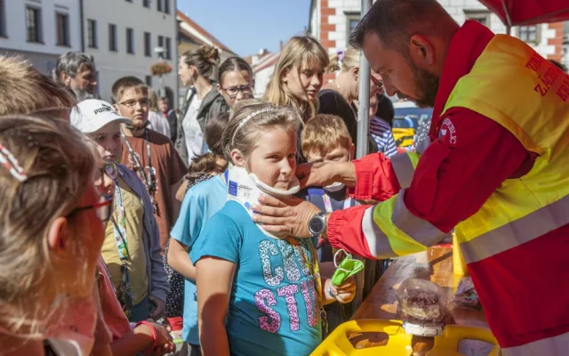 Den záchranářů ve Velkém Meziříčí: Lidé viděli nehodu motorkáře, který vyrazil v džínách a tričku