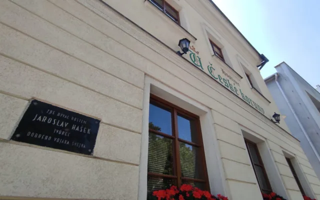 Tip na výlet: Do Lipnice za známými reliéfy. Víte, jak vznikala Ústa pravdy, Bretschneiderovo ucho a Zlaté oči?
