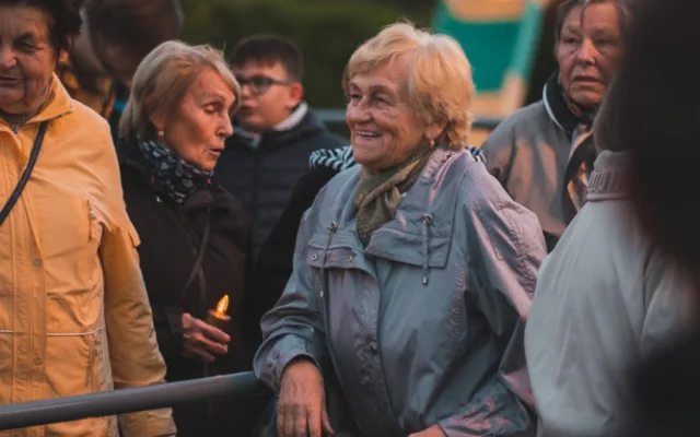 V Telči se vzpomínalo na zesnulé. Na léky pro hospic putuje skoro 17 tisíc korun