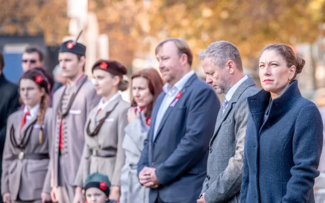 Pieta u sochy T. G. Masaryka v Jihlavě. Lidé dnes vzpomínali na vznik Československa