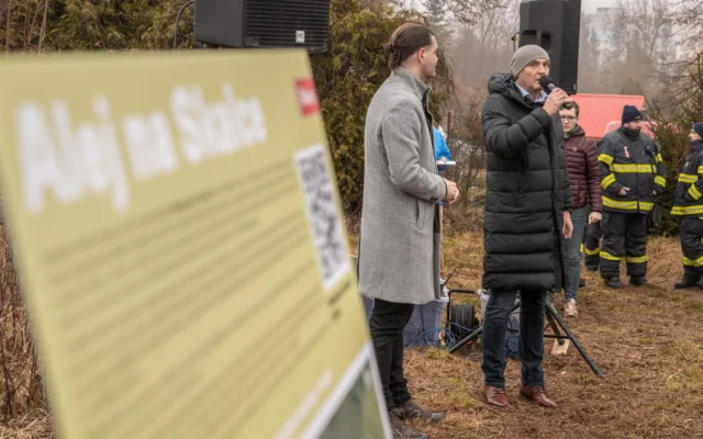 Novou alej v Jihlavě symbolicky otevřelo pouštění draků. Podívejte se, jak to desítkám rodin létalo