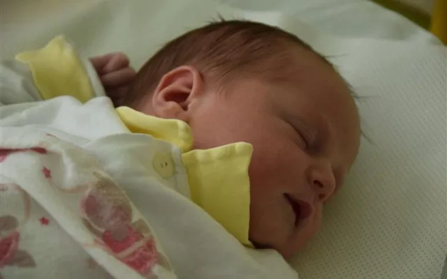 Na Julinku si budeme chvíli zvykat, říká maminka z Polné, která porodila první letošní miminko na Vysočině