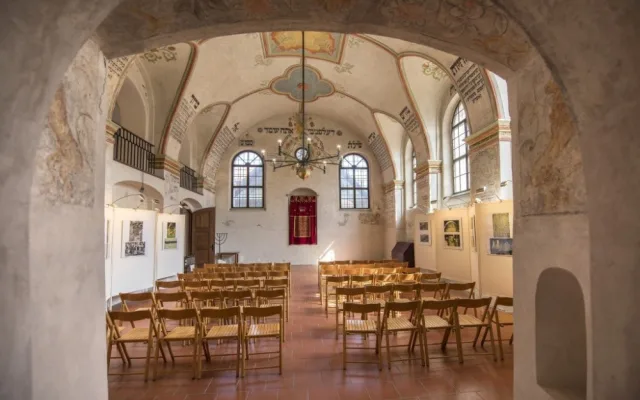 Tip na výlet: Dvě náboženské komunity na jedné stezce. Poznejte život opatů a rabínů