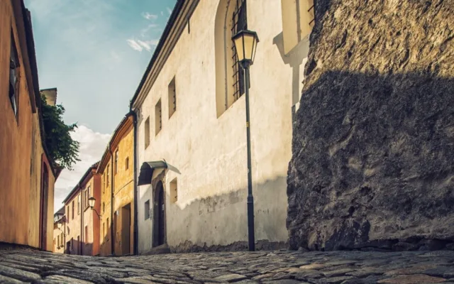 Tip na výlet: Dvě náboženské komunity na jedné stezce. Poznejte život opatů a rabínů