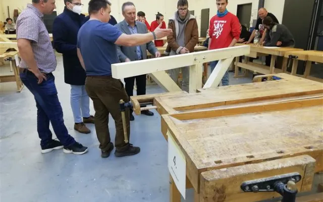 Jihlavská stavebka hostila soutěž tesařů. Na stupních vítězů skončili i studenti z Vysočiny