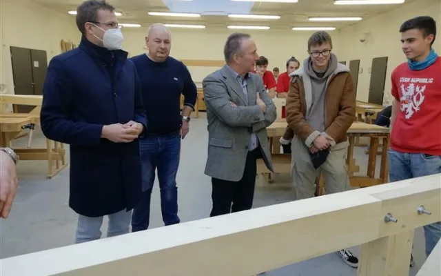 Jihlavská stavebka hostila soutěž tesařů. Na stupních vítězů skončili i studenti z Vysočiny