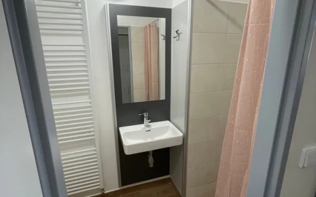 Ženy před porodem mají v jihlavské nemocnici dva opravené pokoje. Jsou v nich nové koupelny a výrazné tapety