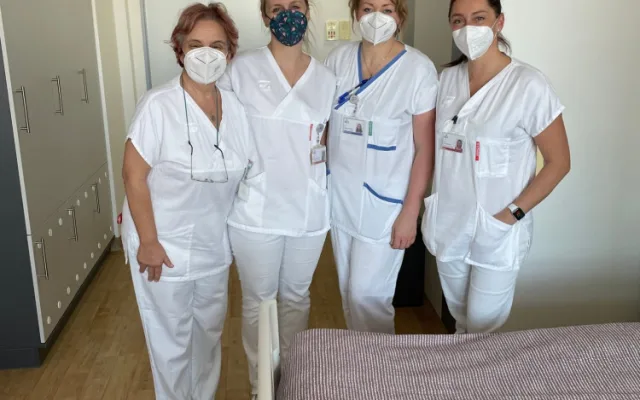 Ženy před porodem mají v jihlavské nemocnici dva opravené pokoje. Jsou v nich nové koupelny a výrazné tapety