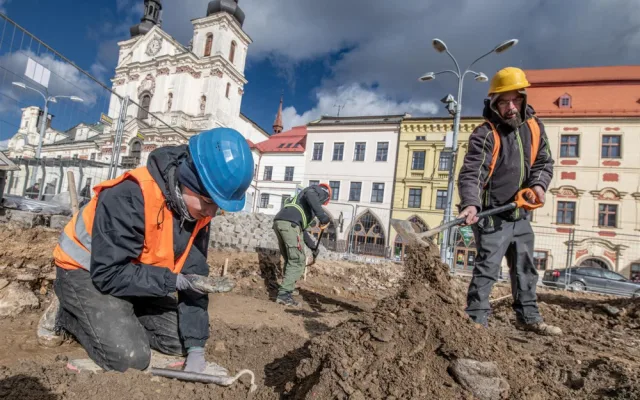 Archeologové na jihlavském náměstí našli neprozkoumanou šachtu. Je nejspíš napojena na další chodby v podzemí