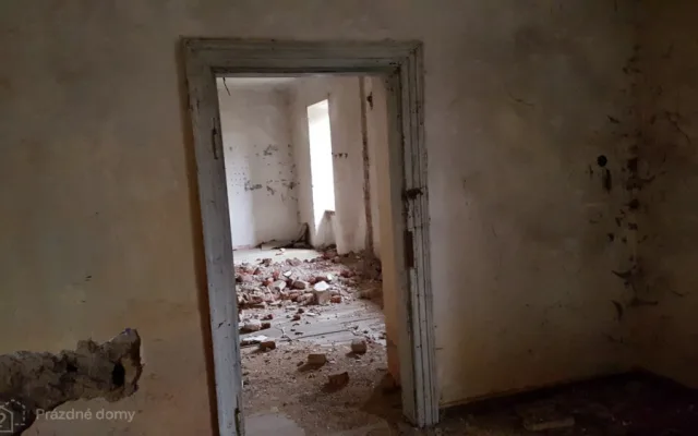 O zámek Skřivánek nikdo nejeví zájem, dnes je vybydlený a plný odpadků. Vlastnili ho i dva Jihlavané