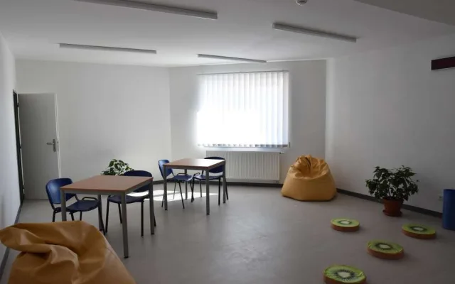 Větší komfort pro odsouzené. Věznice ve Světlé nad Sázavou otevírá novou ubytovnu podle evropských standardů