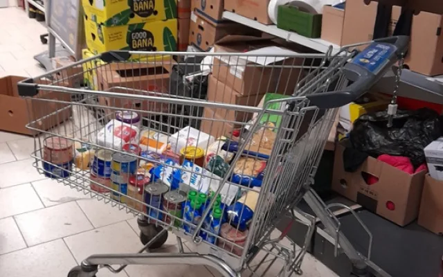 Jihlavská charita věnuje klientům půl tuny potravin a drogerie. Slabší výsledek sbírky se dal čekat, říká koordinátorka