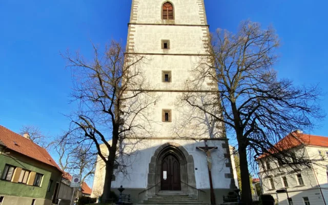 Největší věžní hodiny ve střední Evropě má Třebíč. Obě ručičky v součtu měří skoro 150 kilogramů