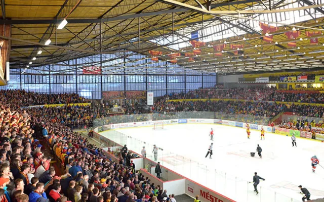 Díky legendo. Jihlava se sobotní exhibicí rozloučila s Horáckým zimním stadionem, který v létě čeká demolice