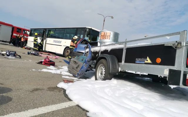 Střet osobáku s autobusem, 25 zraněných, jedno úmrtí. To je výsledek akce Horizont 2022, taktického cvičení IZS