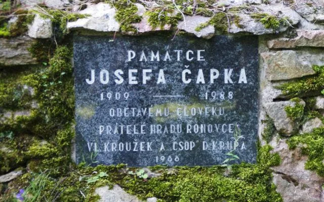 Tip na výlet: Tajemný hrad Ronovec s řadou pověstí. Třeba o generálovi ve zdobené rakvi s pokladem