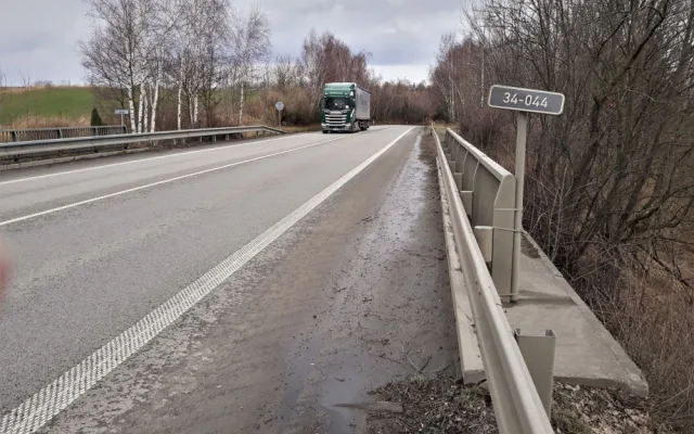 Náročnější cestování na I/34. U Havlíčkova Brodu dnes začala oprava dvou mostů