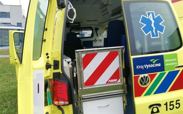 Sedmistupňová převodovka, rychlost až 190km/h. Prohlédněte si zblízka nové sanitky krajských záchranářů