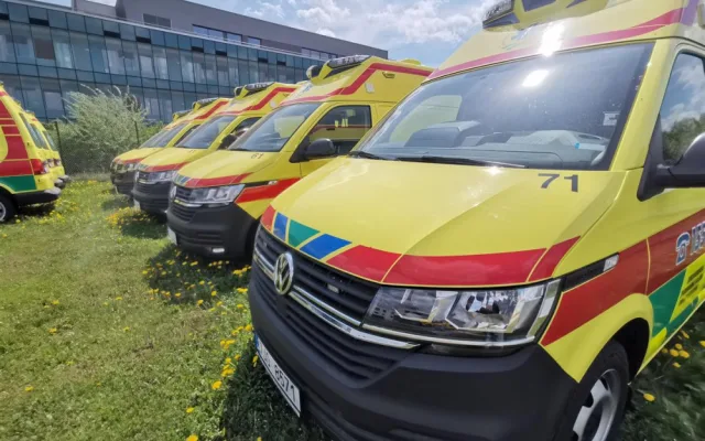 Sedmistupňová převodovka, rychlost až 190km/h. Prohlédněte si zblízka nové sanitky krajských záchranářů