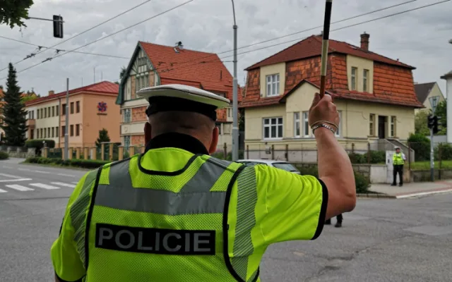 Čtrnáct policistů včetně dvou žen dnes soutěžilo v Jihlavě. Ukázali se na křižovatce i na polygonu