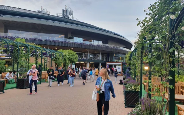 Účastníci Race to Wimbledon navštívili nejslavnější tenisový turnaj světa. Příští rok zamíří na Roland Garros