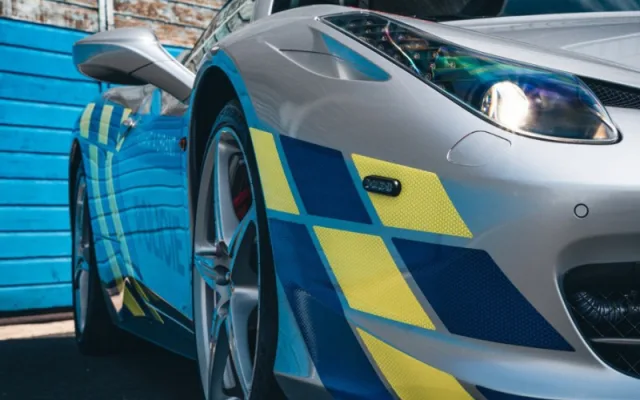 VIDEO: Ve Ferrari se proháněli kriminálníci, teď bude sloužit policistům