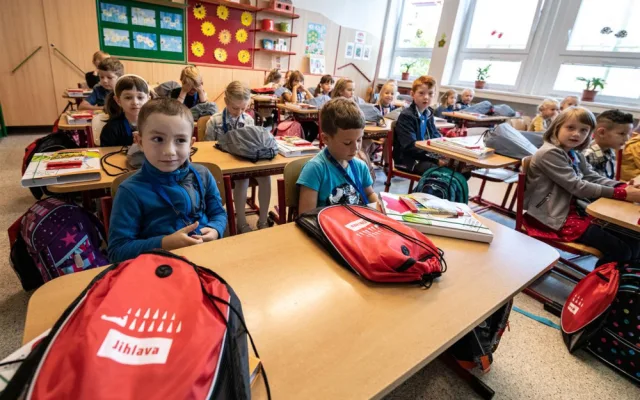 Den D pro 630 prvňáčků. Učitelům přeji, aby zažili normální školní rok, řekla primátorka Jihlavy Koubová