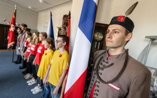 Na jihlavské radnici zavlála sokolská vlajka, připomíná teror proti organizaci během druhé světové války