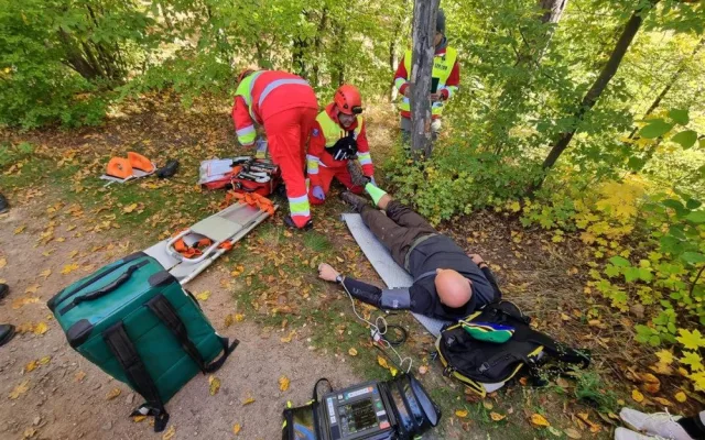Resuscitace potápěče nebo nehoda motorkáře. Krajští záchranáři se úspěšně popasovali s metodickým cvičením