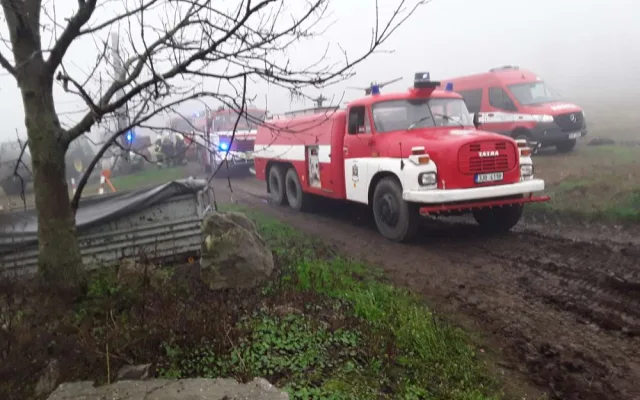 Deset jednotek hasilo hořící traktor. Škoda se dostala skoro na milion