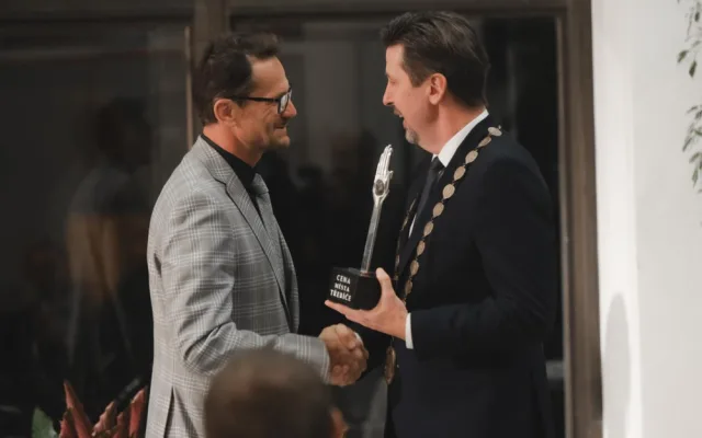 FOTO: Třebíč udělila rodákům Ceny města. Děkuji Horácké Slavii a trenérům, řekl oceněný Patrik Eliáš
