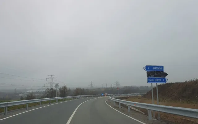 ŘSD pokračuje ve výstavbě ochvatu Brodu, otevřel se další most. Podívejte se, jak to na místě vypadá