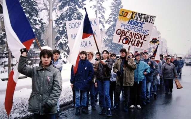 Stávkující studenti v Hořicích, zdroj: pametnaroda.cz
