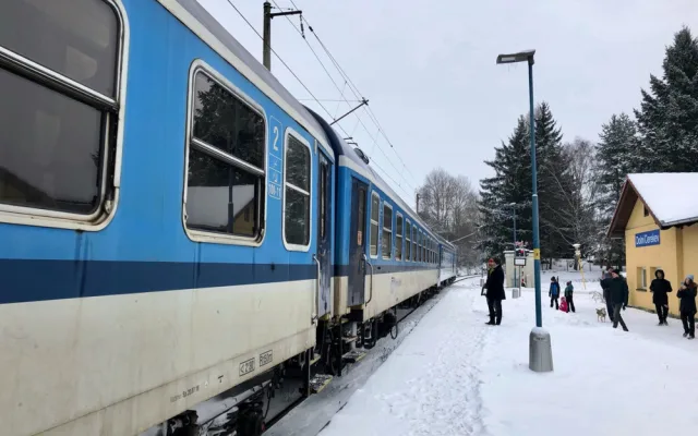 FOTO: Skauti dnes rozdávali Betlémské světlo. Plamínek se bude v týdnu rozdávat i na jihlavském náměstí