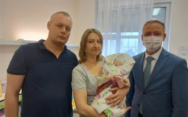 FOTO: Finanční dar použijeme na houpátko a plínky, říkají rodiče Adélky, prvního letošního miminka Vysočiny