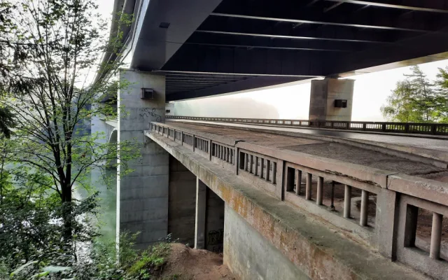 FOTO: Památný most u Vojslavic, nad nímž vede D1, čeká oprava. Stát bude skoro 90 milionů korun