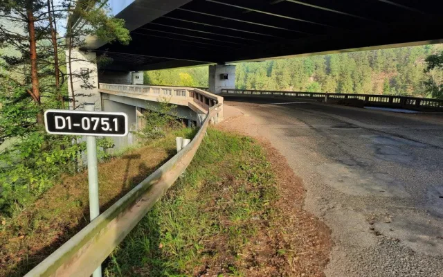 FOTO: Památný most u Vojslavic, nad nímž vede D1, čeká oprava. Stát bude skoro 90 milionů korun
