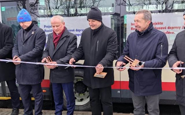 Nová trolejbusová trať do Bedřichova a průmyslové zóny slavnostně zprovozněna. Nové jízdní řády jsou platné od středy