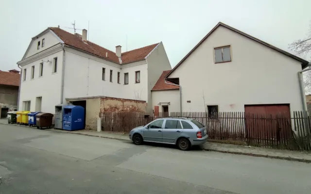 VIDEO: Dřív hospoda, teď velké rodinné byty. Nahlédněte do domu v Dolní Cerekvi, který čeká rekonstrukce