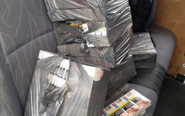 VIDEO: Celníci na D1 zastavili Bulhara, který pašoval cigarety. Dále našli 40 litrů neznačeného alkoholu