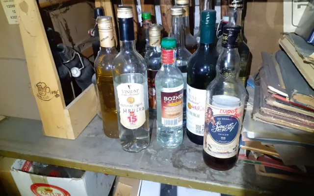 VIDEO: Celníci na D1 zastavili Bulhara, který pašoval cigarety. Dále našli 40 litrů neznačeného alkoholu